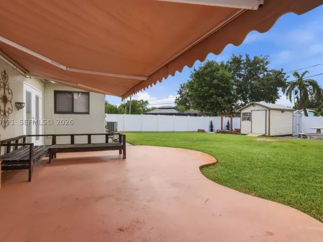 4-bedroom home for sale in Pembroke Pines - 6620 SW 6th St - MondialRealty