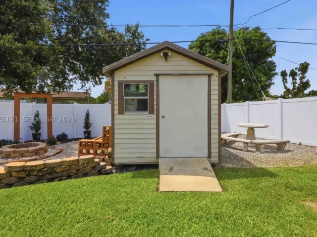 4-bedroom home for sale in Pembroke Pines - 6620 SW 6th St - MondialRealty