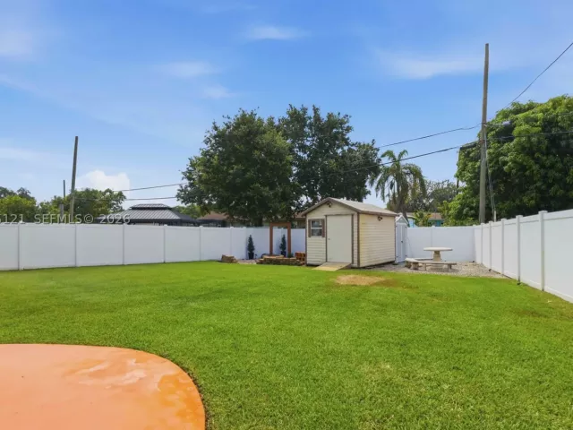 4-bedroom home for sale in Pembroke Pines - 6620 SW 6th St - MondialRealty