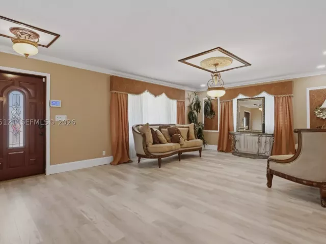 4-bedroom home for sale in Pembroke Pines - 6620 SW 6th St - MondialRealty
