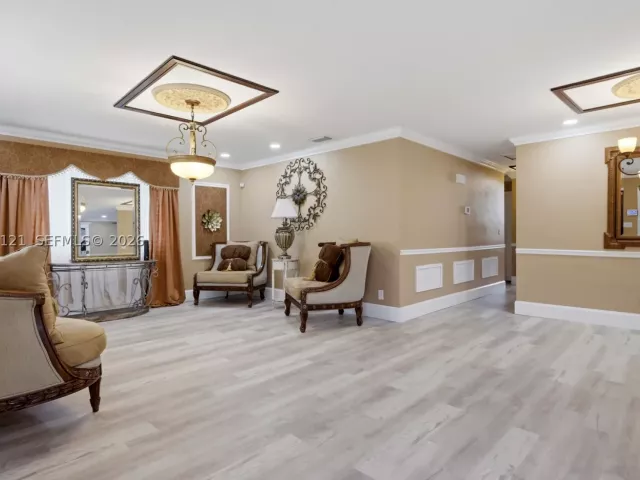 4-bedroom home for sale in Pembroke Pines - 6620 SW 6th St - MondialRealty