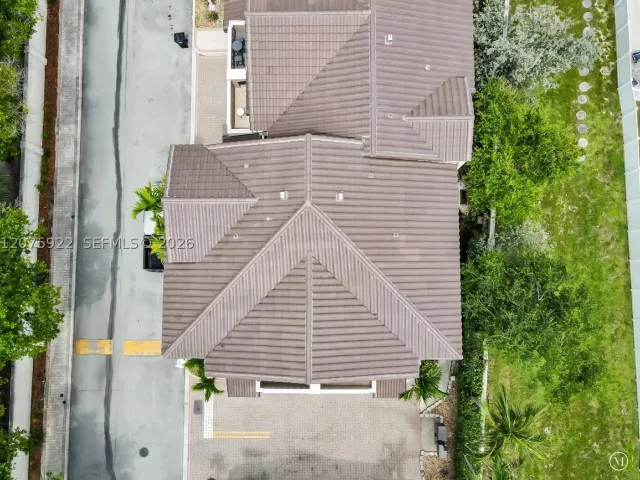 2-bedroom home for sale in Lauderdale By The Sea - 2005 Ocean Walk ter - MondialRealty