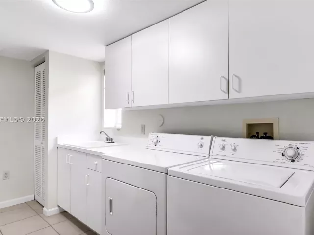 2-bedroom home for sale in Lauderdale By The Sea - 2005 Ocean Walk ter - MondialRealty