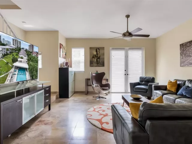 2-bedroom home for sale in Lauderdale By The Sea - 2005 Ocean Walk ter - MondialRealty