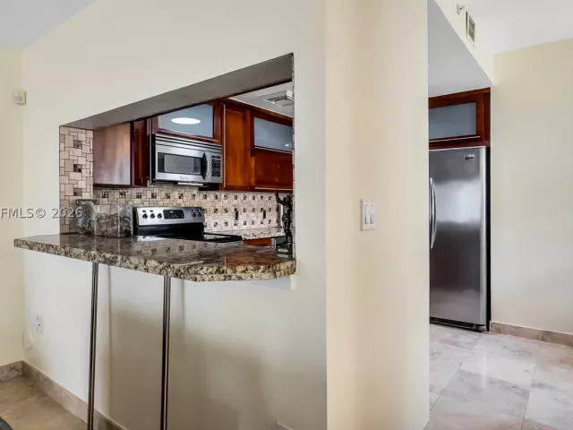 2-bedroom home for sale in Lauderdale By The Sea - 2005 Ocean Walk ter - MondialRealty