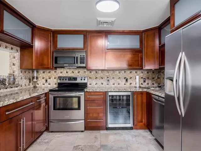 2-bedroom home for sale in Lauderdale By The Sea - 2005 Ocean Walk ter - MondialRealty
