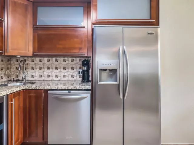 2-bedroom home for sale in Lauderdale By The Sea - 2005 Ocean Walk ter - MondialRealty
