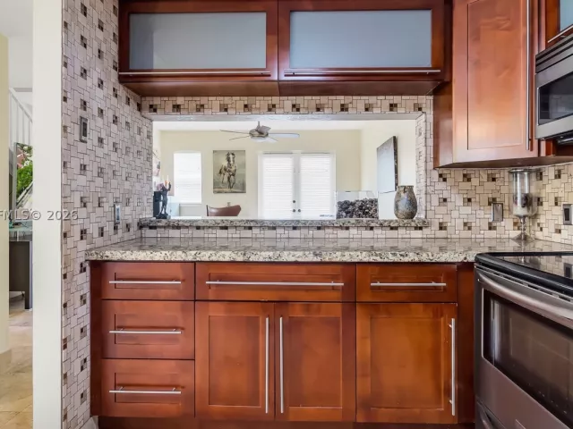 2-bedroom home for sale in Lauderdale By The Sea - 2005 Ocean Walk ter - MondialRealty