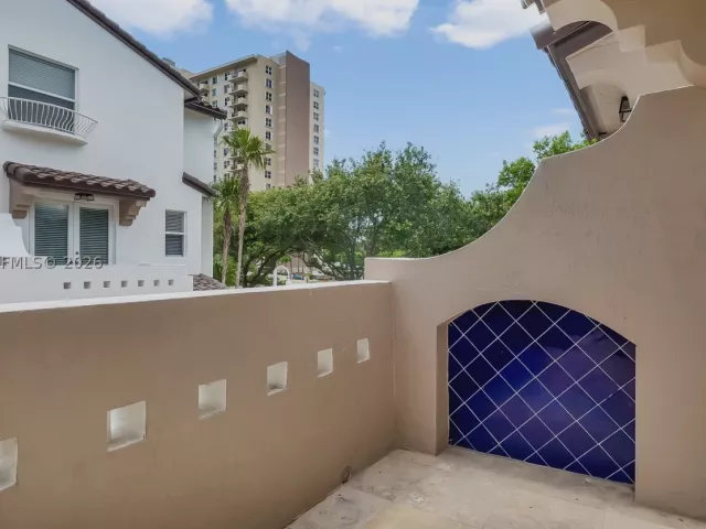 2-bedroom home for sale in Lauderdale By The Sea - 2005 Ocean Walk ter - MondialRealty