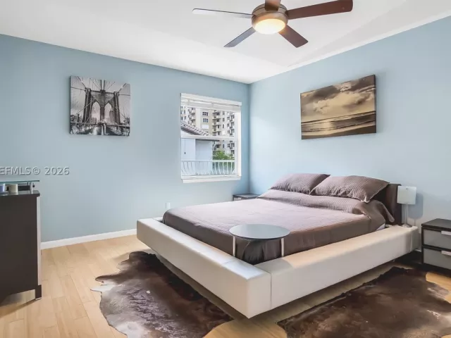 2-bedroom home for sale in Lauderdale By The Sea - 2005 Ocean Walk ter - MondialRealty