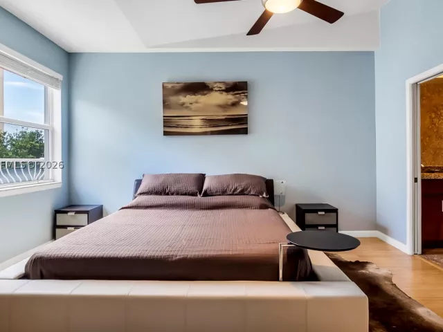 2-bedroom home for sale in Lauderdale By The Sea - 2005 Ocean Walk ter - MondialRealty
