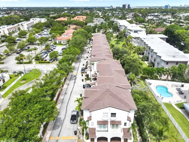 2-bedroom home for sale in Lauderdale By The Sea - 2005 Ocean Walk ter - MondialRealty