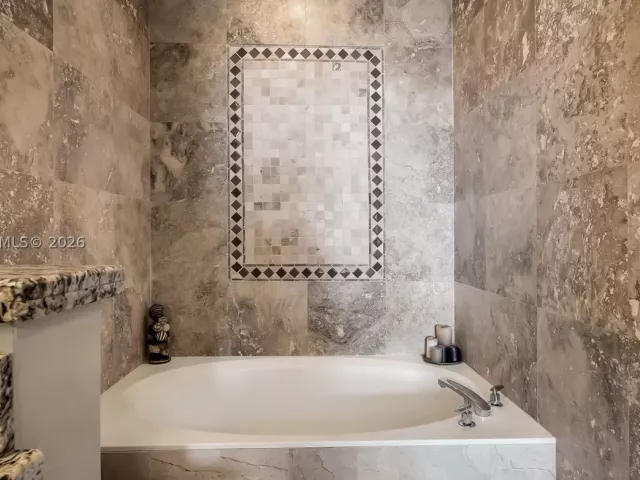 2-bedroom home for sale in Lauderdale By The Sea - 2005 Ocean Walk ter - MondialRealty