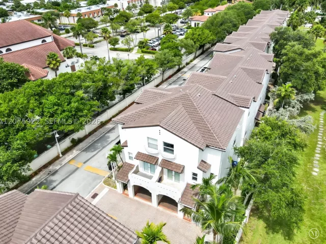2-bedroom home for sale in Lauderdale By The Sea - 2005 Ocean Walk ter - MondialRealty