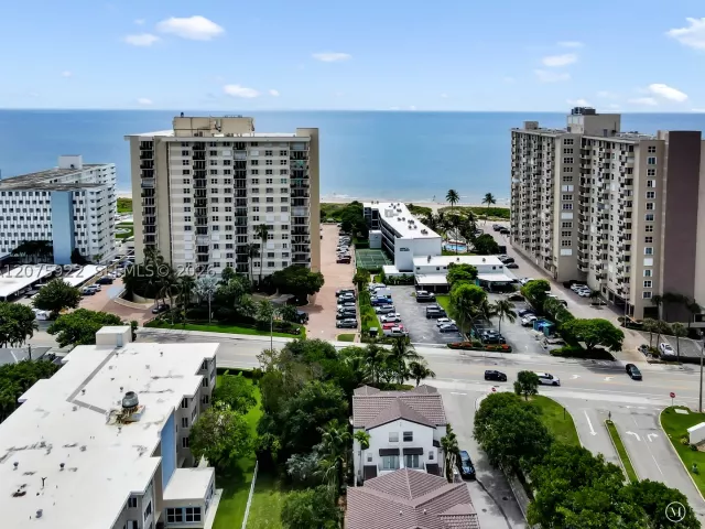 2-bedroom home for sale in Lauderdale By The Sea - 2005 Ocean Walk ter - MondialRealty