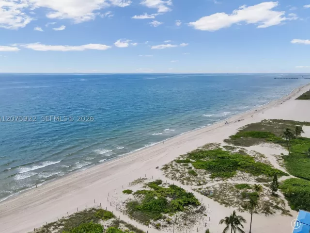 2-bedroom home for sale in Lauderdale By The Sea - 2005 Ocean Walk ter - MondialRealty