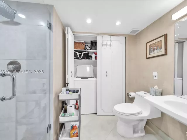 2-bedroom condo for rent in Aventura - 3530 Mystic Pointe Dr 3210 - MondialRealty