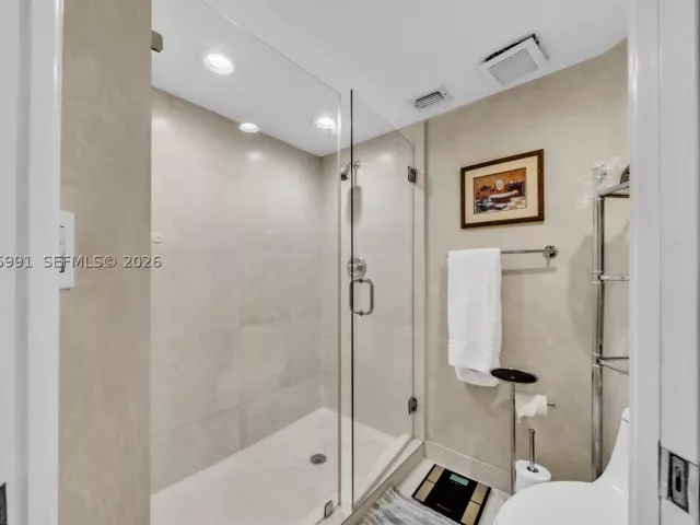 2-bedroom condo for rent in Aventura - 3530 Mystic Pointe Dr 3210 - MondialRealty