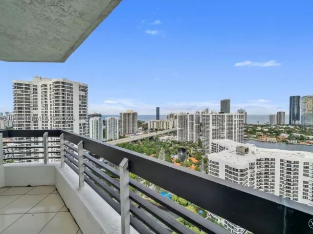 2-bedroom condo for rent in Aventura - 3530 Mystic Pointe Dr 3210 - MondialRealty