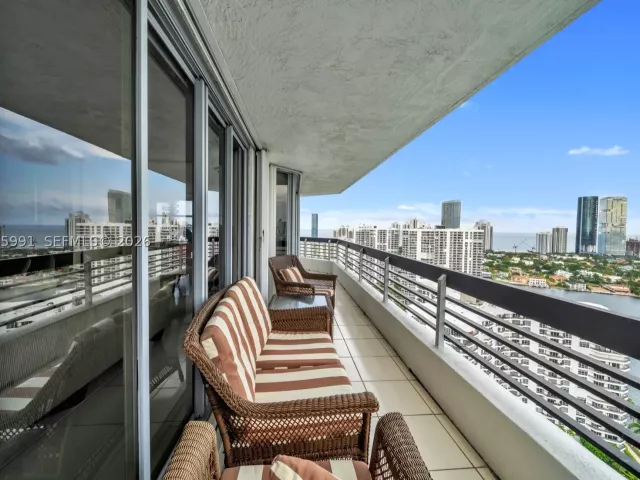 2-bedroom condo for rent in Aventura - 3530 Mystic Pointe Dr 3210 - MondialRealty
