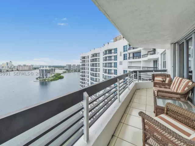 2-bedroom condo for rent in Aventura - 3530 Mystic Pointe Dr 3210 - MondialRealty