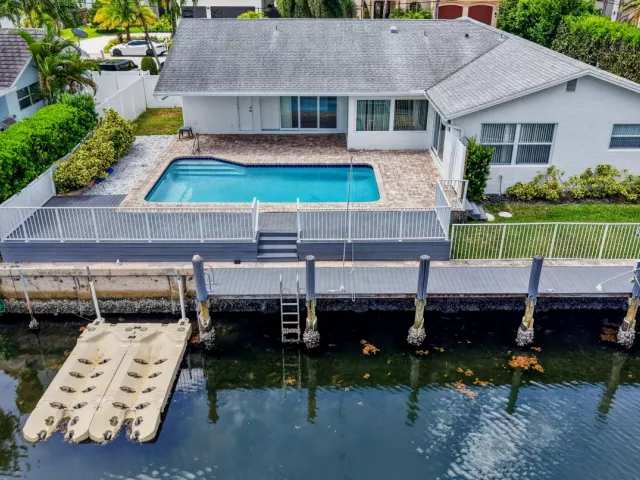4-bedroom home for rent in Boca Raton - 787 Havana Drive - MondialRealty