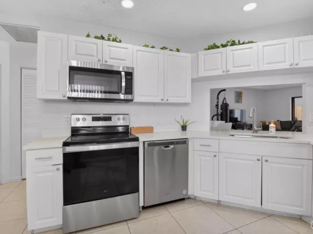 3-bedroom home for rent in Boca Raton - 19881 VILLA MEDICI Place - MondialRealty
