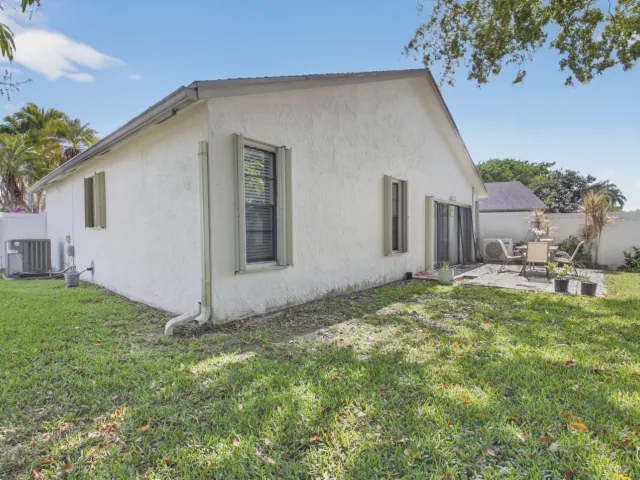 3-bedroom home for rent in Boca Raton - 19881 VILLA MEDICI Place - MondialRealty