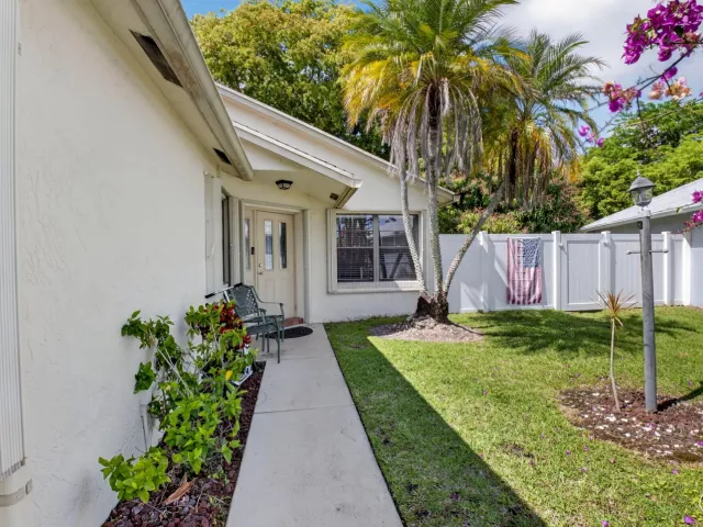 3-bedroom home for rent in Boca Raton - 19881 VILLA MEDICI Place - MondialRealty