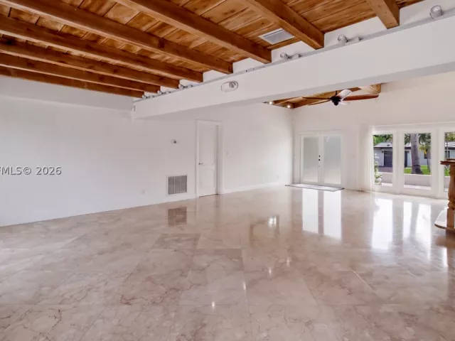 3-bedroom home for rent in Fort Lauderdale - 2613 Tortugas Ln - MondialRealty