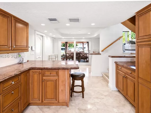 3-bedroom home for rent in Fort Lauderdale - 2613 Tortugas Ln - MondialRealty