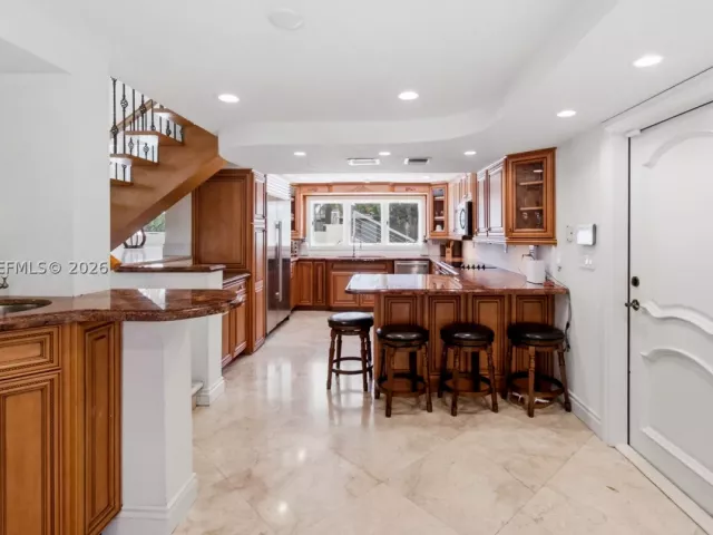 3-bedroom home for rent in Fort Lauderdale - 2613 Tortugas Ln - MondialRealty
