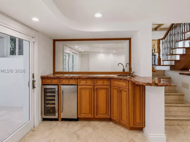 3-bedroom home for rent in Fort Lauderdale - 2613 Tortugas Ln - MondialRealty