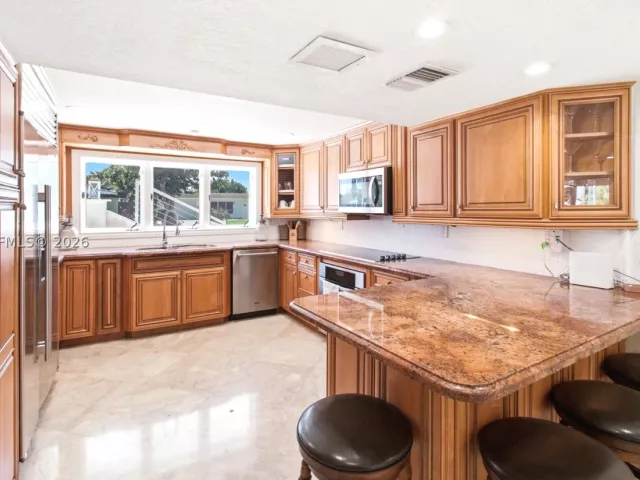 3-bedroom home for rent in Fort Lauderdale - 2613 Tortugas Ln - MondialRealty