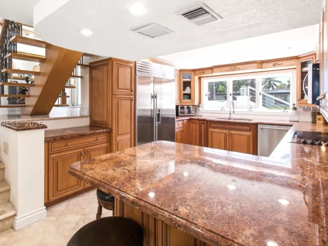 3-bedroom home for rent in Fort Lauderdale - 2613 Tortugas Ln - MondialRealty