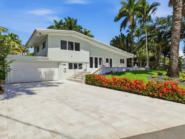 3-bedroom home for rent in Fort Lauderdale - 2613 Tortugas Ln - MondialRealty
