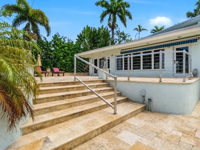 3-bedroom home for rent in Fort Lauderdale - 2613 Tortugas Ln - MondialRealty