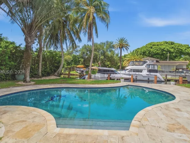 3-bedroom home for rent in Fort Lauderdale - 2613 Tortugas Ln - MondialRealty