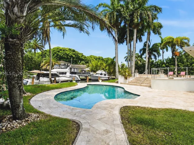 3-bedroom home for rent in Fort Lauderdale - 2613 Tortugas Ln - MondialRealty
