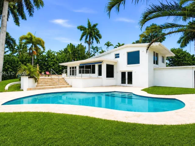 3-bedroom home for rent in Fort Lauderdale - 2613 Tortugas Ln - MondialRealty