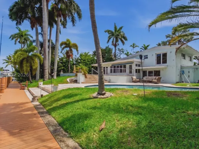 3-bedroom home for rent in Fort Lauderdale - 2613 Tortugas Ln - MondialRealty