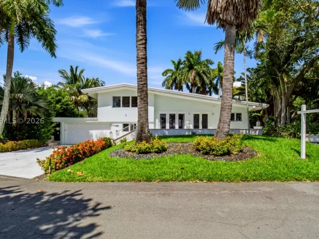 3-bedroom home for rent in Fort Lauderdale - 2613 Tortugas Ln - MondialRealty