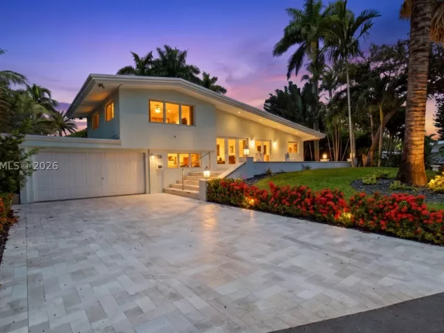 3-bedroom home for rent in Fort Lauderdale - 2613 Tortugas Ln - MondialRealty