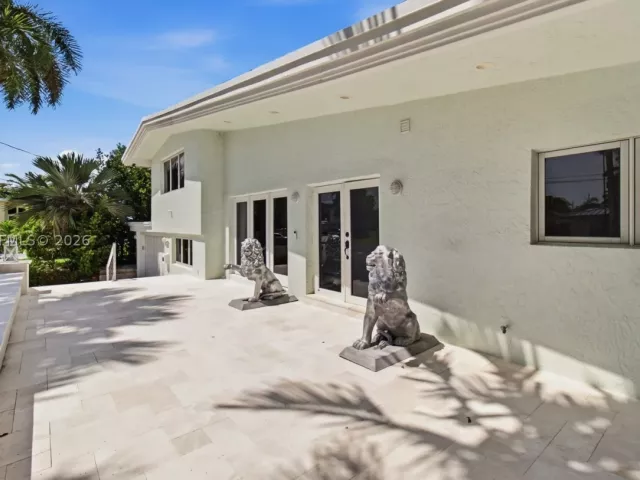 3-bedroom home for rent in Fort Lauderdale - 2613 Tortugas Ln - MondialRealty