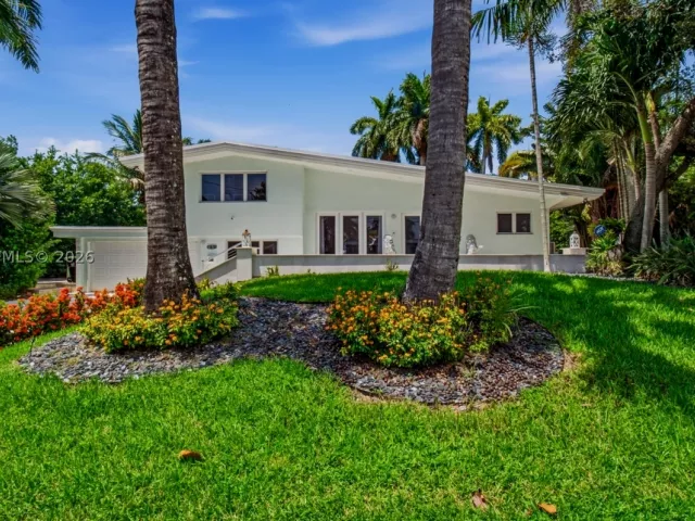 3-bedroom home for rent in Fort Lauderdale - 2613 Tortugas Ln - MondialRealty