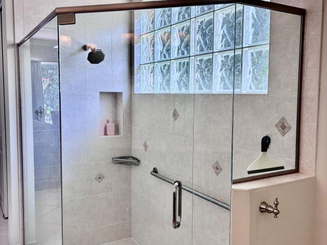 4-bedroom home for sale in West Palm Beach - 6937 MONMOUTH Road - MondialRealty