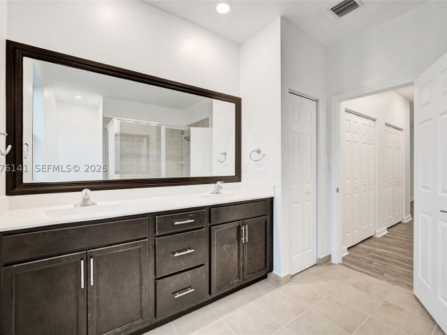 3-bedroom home for sale in Fort Lauderdale - 2805 SW 17 Avenue 0 - MondialRealty