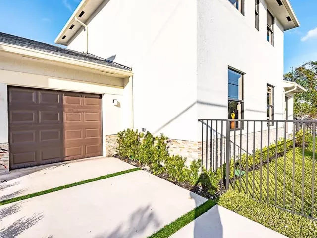3-bedroom home for rent in Fort Lauderdale - 1101 NE 3RD Avenue - MondialRealty