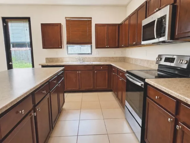 5-bedroom home for rent in Homestead - 191 SE 35th Ave - MondialRealty