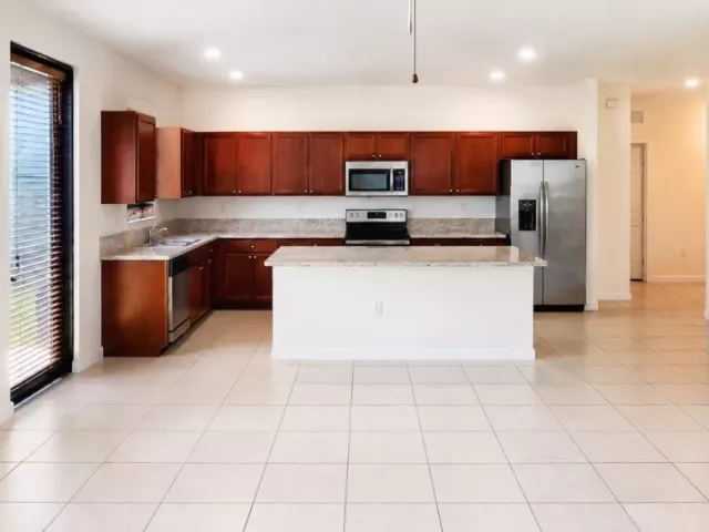 5-bedroom home for rent in Homestead - 191 SE 35th Ave - MondialRealty